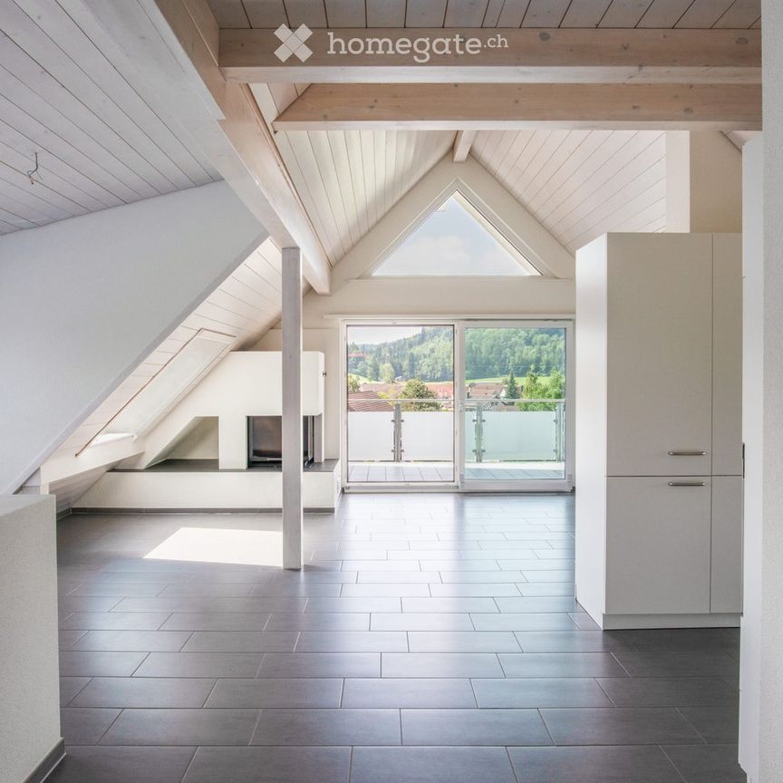 Lichtdurchflutete Wohnung mit Aussicht in alle 4 Himmelsrichtungen, in 3- Familienhaus - Foto 1