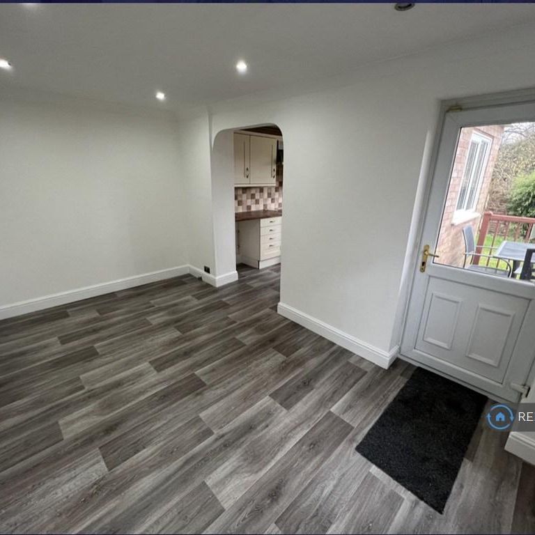 3 bedroom semi-detached house to rent - Photo 1