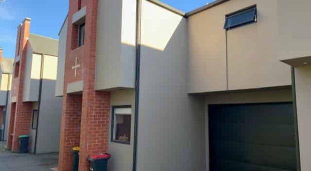 Private Townhouse in Convenient Merivale Location - Photo 1