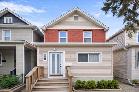 For Lease - 16 Strathmore Boulevard, Toronto, Ontario - Photo 4