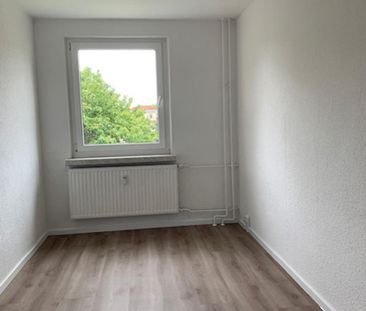 * Balkon * EBK, Tageslichtbad m. Wanne, Keller *** - Photo 4