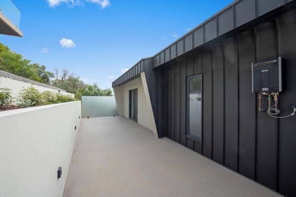 High-end beachside living, brand new unit- bills and garden maintenance included! - Photo 1