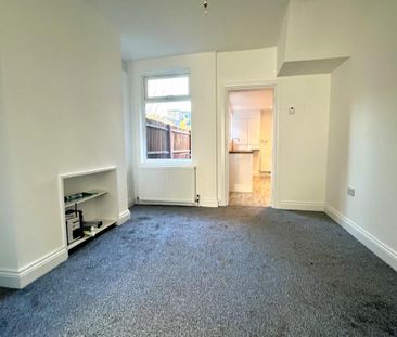 2 bedroom end of terrace house to rent - Photo 1