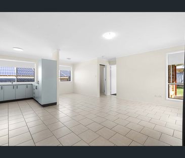 21 Halsworth Street, Cranley, Qld 4350 - Photo 4