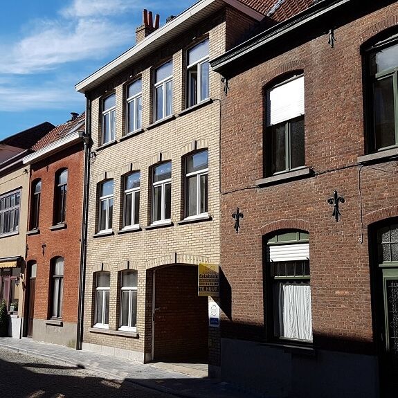 Ruim instapklaar 2-slaapkamerappartement te huur in Brugge - Foto 1