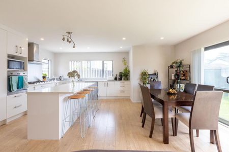 Exceptional 4-Bedroom Family Home in Mt Wellington - Photo 2