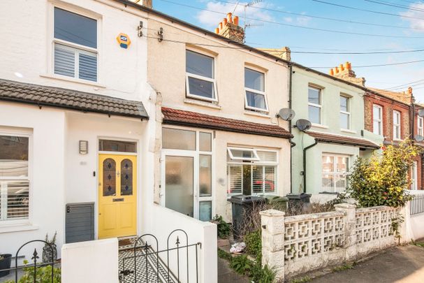 House Share to rent - Hambro Road, London, SW16 - Photo 1