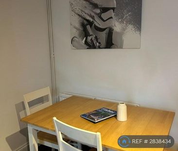 6 bedroom end of terrace house to rent - Photo 4