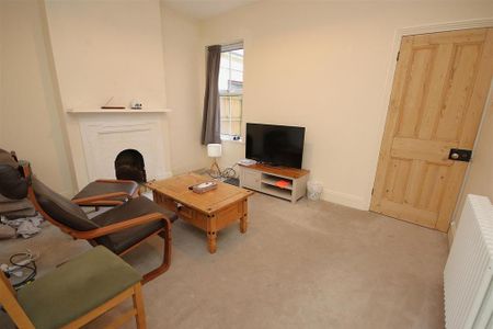 2 bedroom terraced house to rent - Photo 4