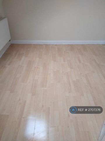 3 bedroom maisonette to rent - Photo 2