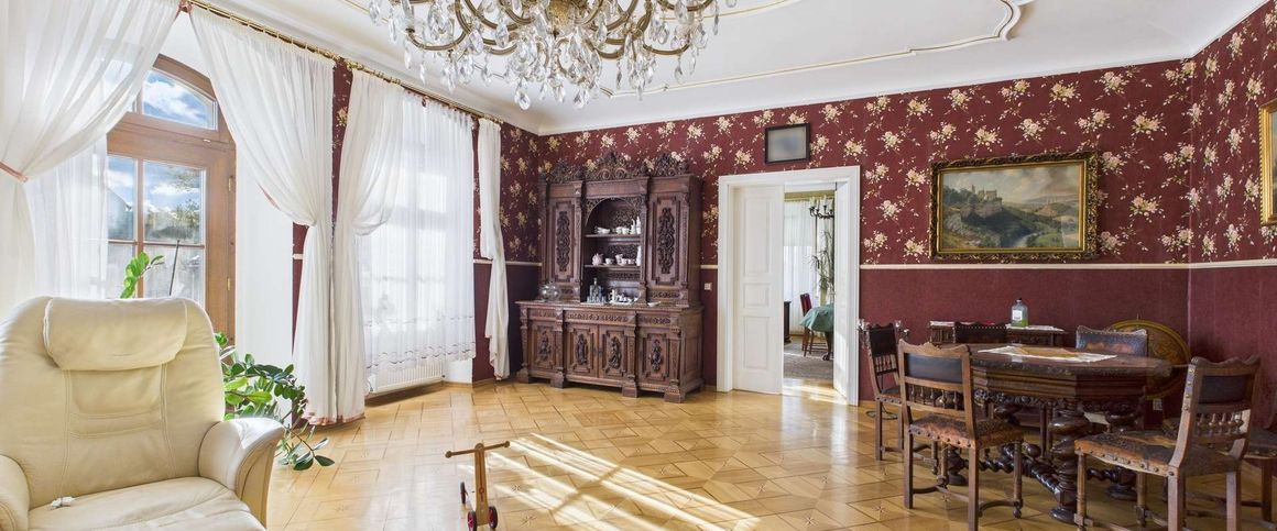 Herrschaftliche 3-Zimmer-Wohnung im historischen Rittergut mit Balkon in Lengenfeld - Photo 1