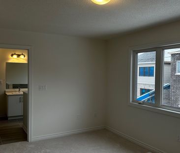 For Lease - 7 Phoenix Boulevard, Barrie, Ontario - Photo 5