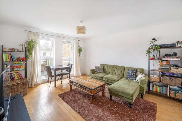 St James's Drive, Wandsworth Common, London, SW12 - Photo 1