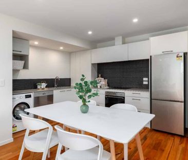 Modern Two Bedroom, Two Bathroom Townhouse - Photo 1