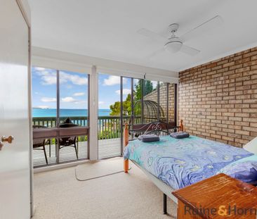 FURNISHED TWO BEDROOM TOWNHOUSE WITH OCEAN VIEWS - Photo 3