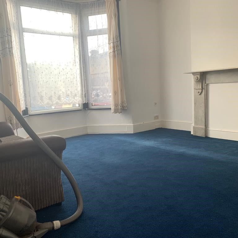1 Bed Flat, Colenso Road, IG2 - Photo 1