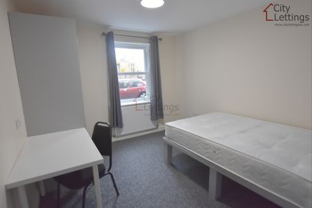 4 Bedroom Apartment - Photo 5