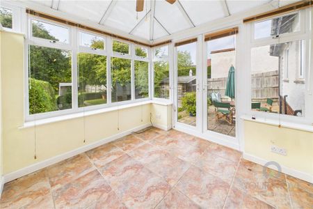 2 bedroom bungalow to rent - Photo 2