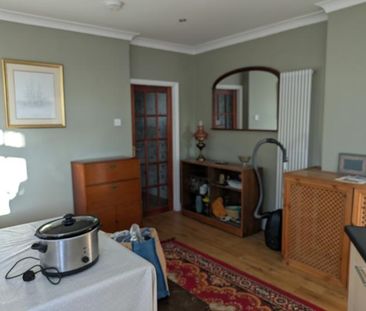 Double Room with own Bathroom and shared use of the Kitchen - Photo 6