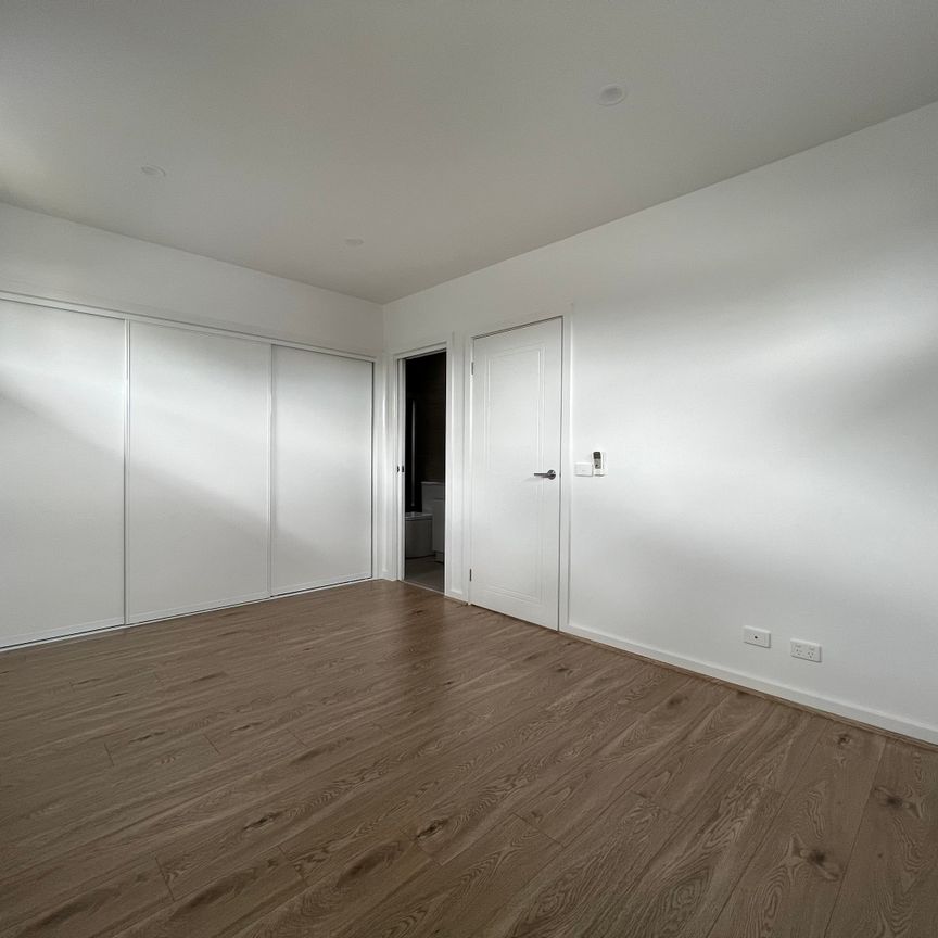 2/17 Bevan Avenue, Clayton South VIC 3169 - Townhouse For Rent | Domain - Photo 1