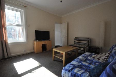 3 Bed Terraced House, Highgrove Street, RG1 - Photo 3