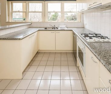 Modern 3-Bedroom Apartment in Prime Hawthorn Location - Photo 4