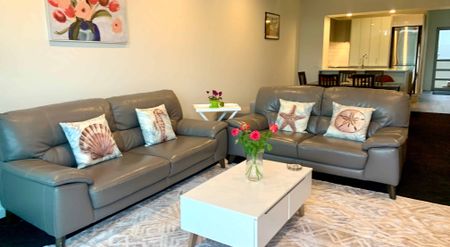 Beachfront Spacious Fully Furnished Immaculate Apartment! - Photo 5