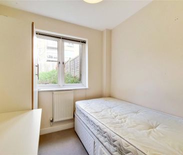 4 bedroom house in London - Photo 1