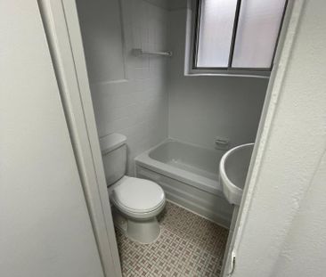 LEASE TRANSFER - STUDIO - 5 MINS FROM JEAN TALON METRO - ALL UTILIT... - Photo 4