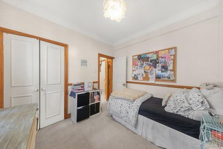 3 bedroom mews to rent - Photo 5