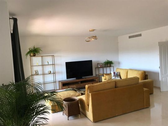 3 bedroom luxury penthouse for rent in San Pedro de Alcántara, Andalusia - Photo 1