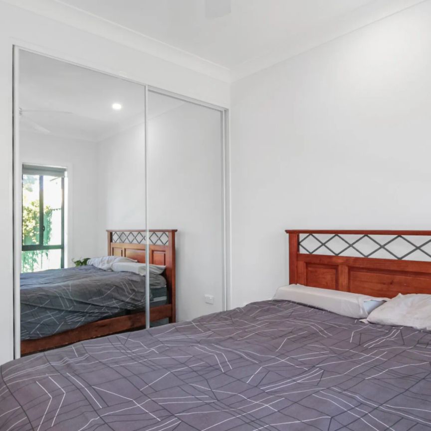 Modern & Convenient Two Bedroom Granny Flat - Photo 1