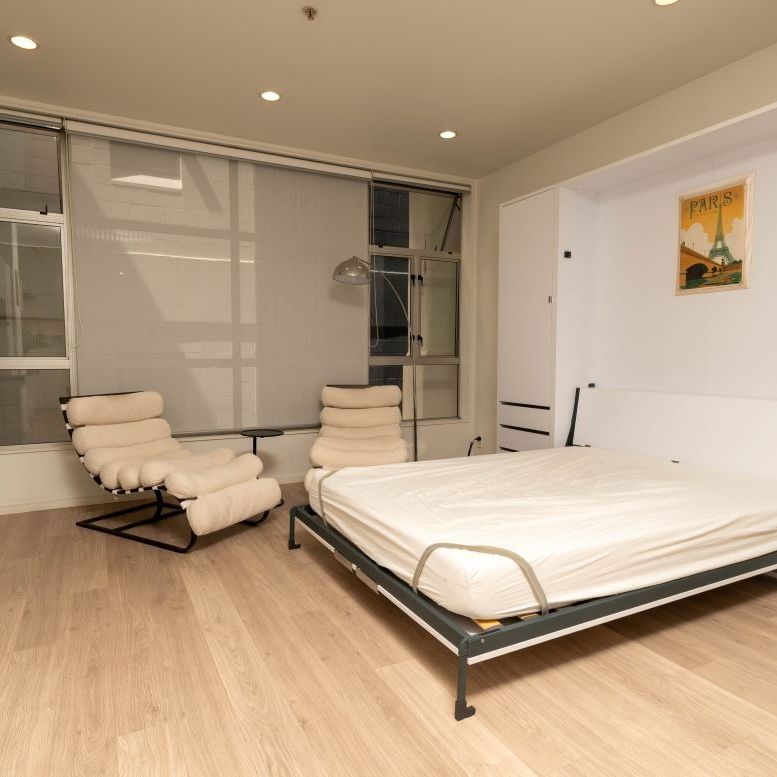 Modern Fully Furnished Studio - Photo 1