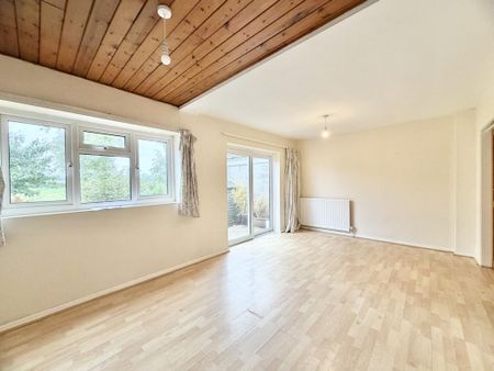 4 bedroom detached house to rent - Photo 2