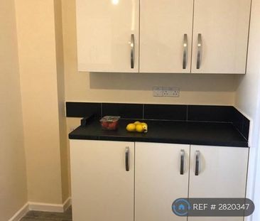 2 bedroom maisonette to rent - Photo 2