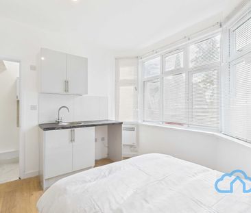 RM3 Well Hall Road | Eltham | London | SE9 6SF - Photo 2