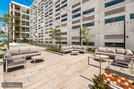 Condo for rent in Old Montreal | Luxurious and spacious - Photo 2