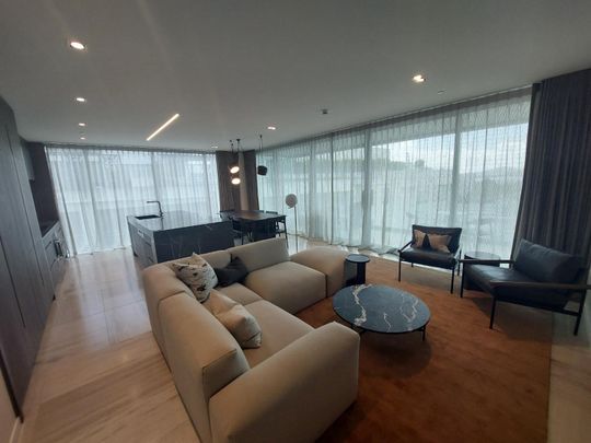 Modern, Furnished and Sophisticated perfect for the working professionals! - Photo 1
