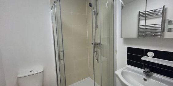 Burnside Road, Chadwell heath, RM8 1XD, Property for rent - Photo 3