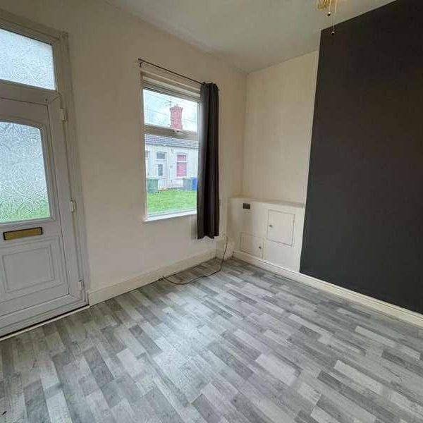 The Square, Grimsby, DN32 - Photo 1