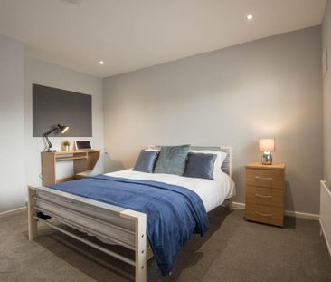 4 bedroom semi-detached house to rent - Photo 1