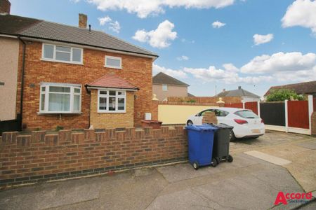 3 bedroom semi-detached house to rent - Photo 2