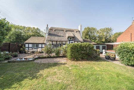 Swan Lane, Stoke Orchard, Cheltenham, Gloucestershire, GL52 - Photo 2