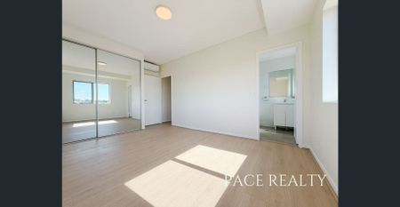 2 Bedroom Apartment In PRIME Location!! - Photo 5