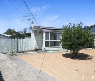 Peaceful Family Living in a Quiet Court Setting - Photo 3