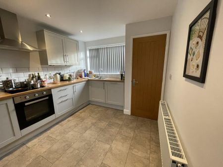 3 bedroom terraced house to rent - Photo 2