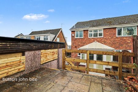 3 bedroom semi-detached house to rent - Photo 5