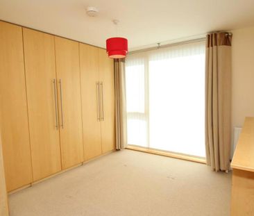 This fantastic apartment is set close to the waterfront in Portishe... - Photo 3