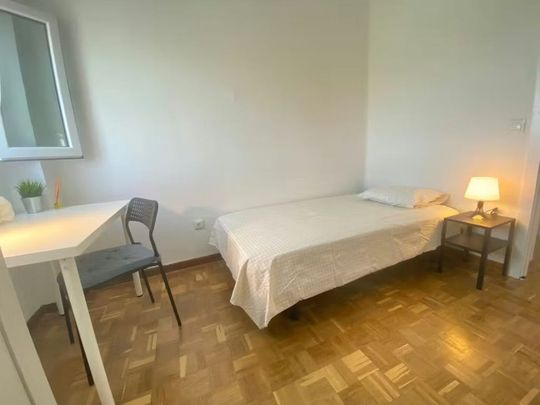 Calle del Hornero, Madrid, Community of Madrid 28019 - Photo 1