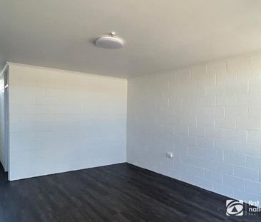 Walking distance to the shops and the beach! - Photo 4